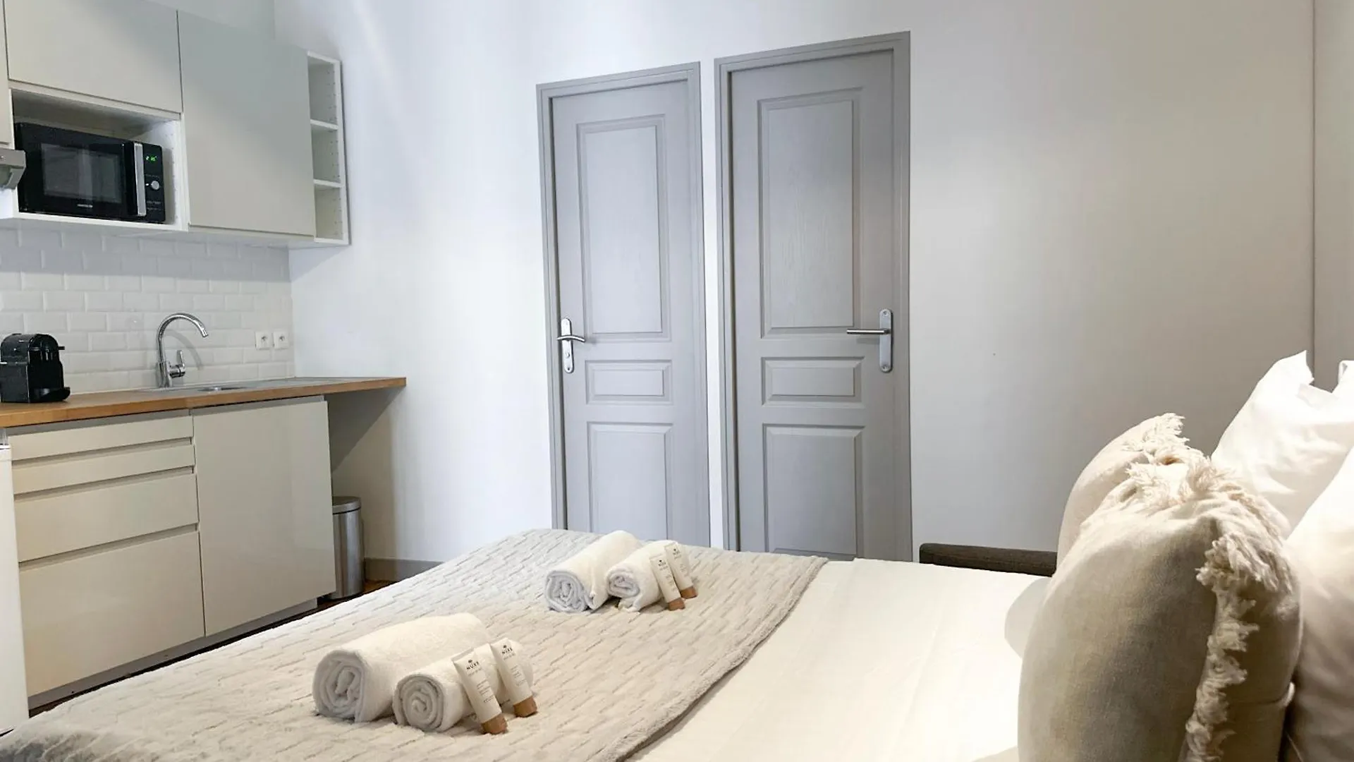 Unique Flat Near Louvre & Palais Royal Paris