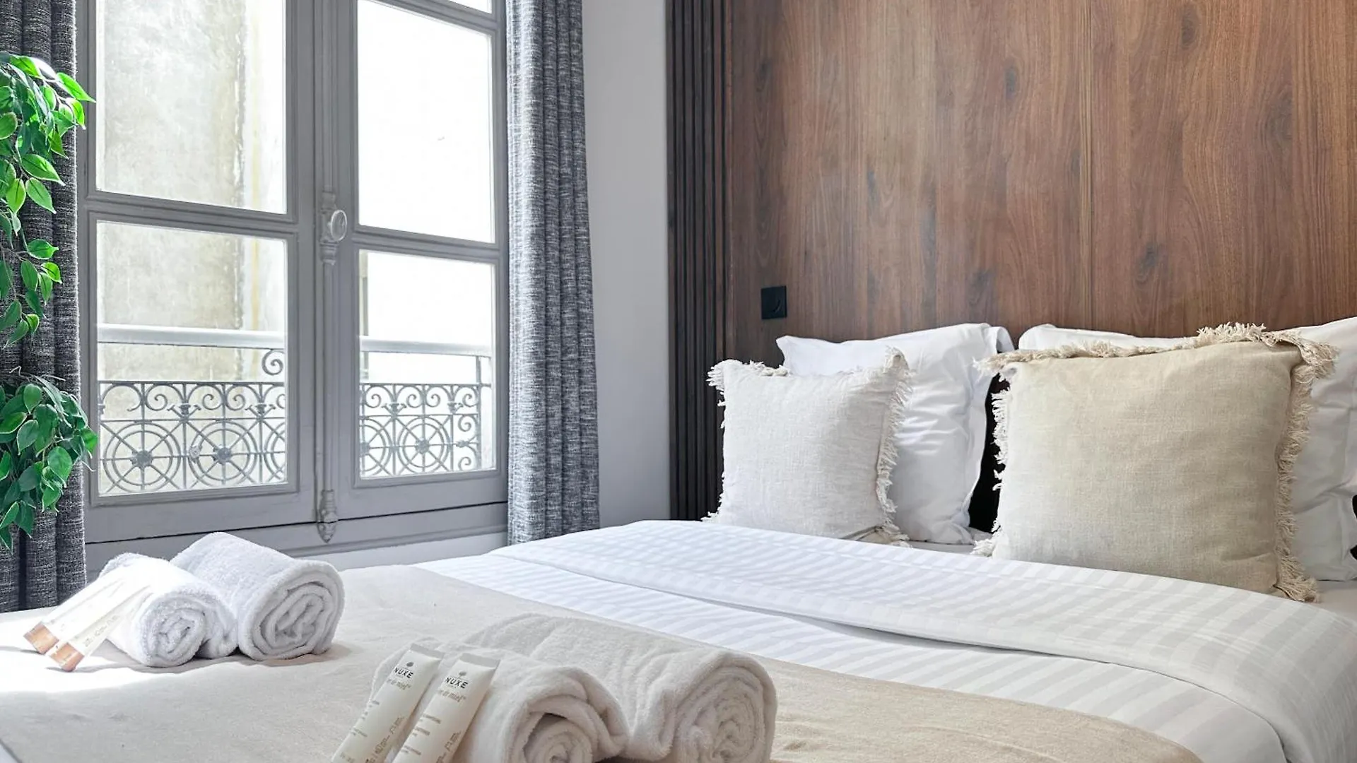 Unique Flat Near Louvre & Palais Royal *