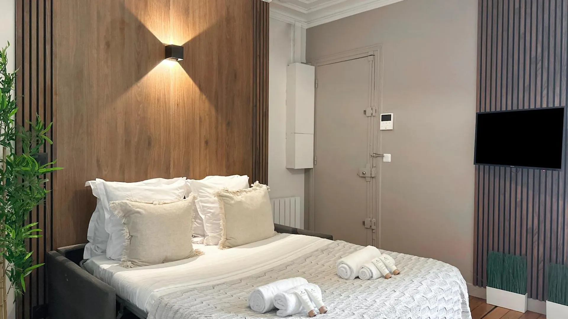 Unique Flat Near Louvre & Palais Royal Paris