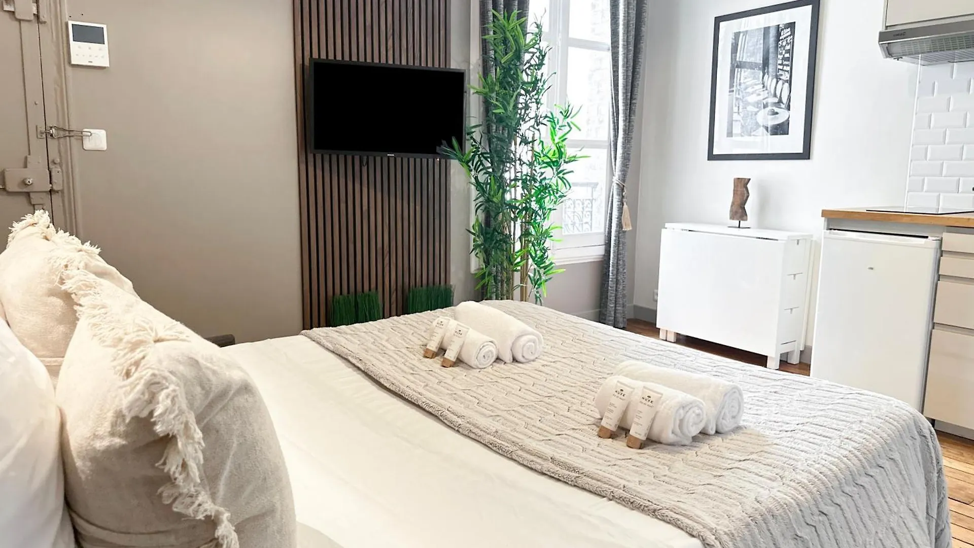 Apartment Unique Flat Near Louvre & Palais Royal Paris
