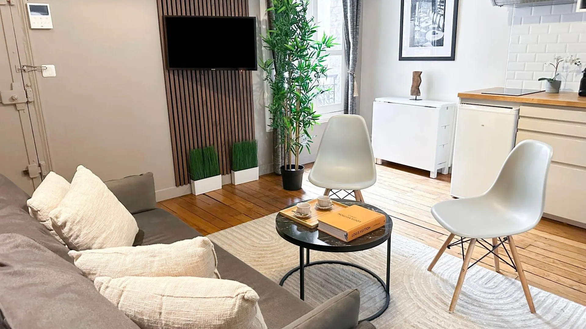 Unique Flat Near Louvre & Palais Royal
